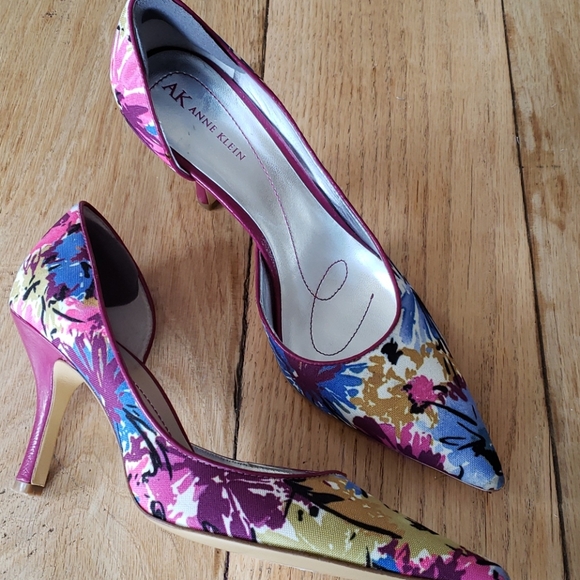 Anne Klein Shoes - Anne Kline 8.5 flower print heals